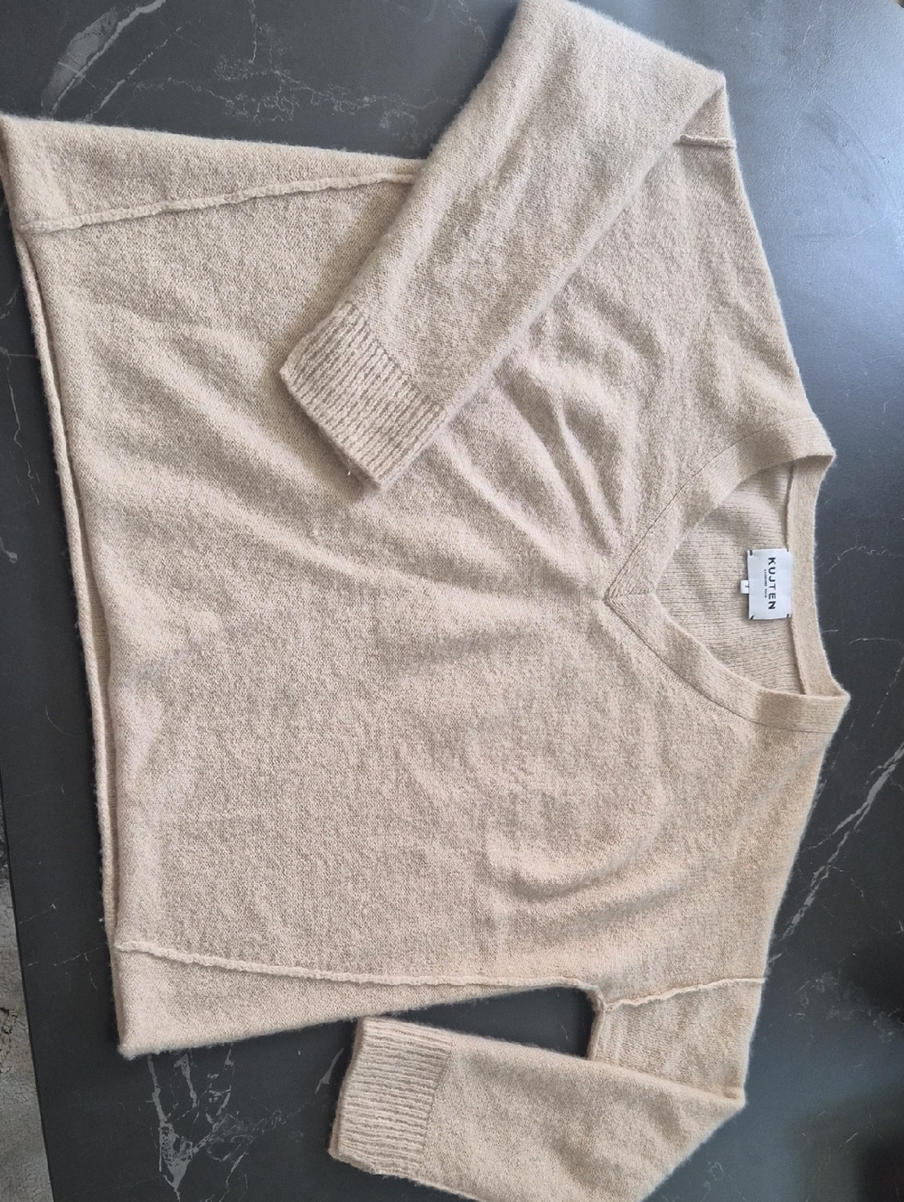Catherine V-neck Sweater From Kujten